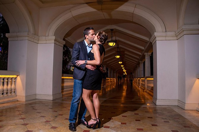 1 Hour Private Limo Photo Tour - Riding the Strip with a working photographer