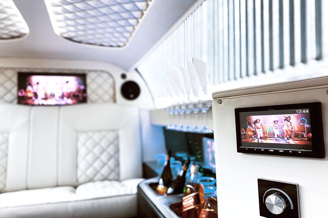 1 hour ride in vintage limousine - A movie-style hour in central Prague