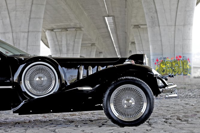 1 hour ride in vintage limousine - The vintage limousine is the main attraction