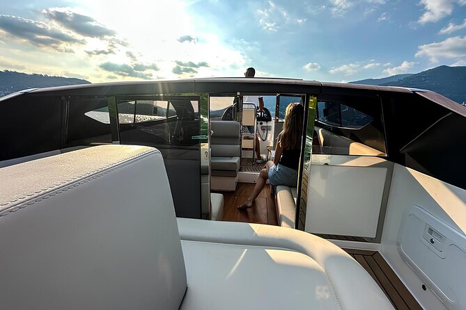 7-11 Guests Luxury Limousine Boat Private Tour of Lake Como - Why Lake Como makes more sense from a private boat