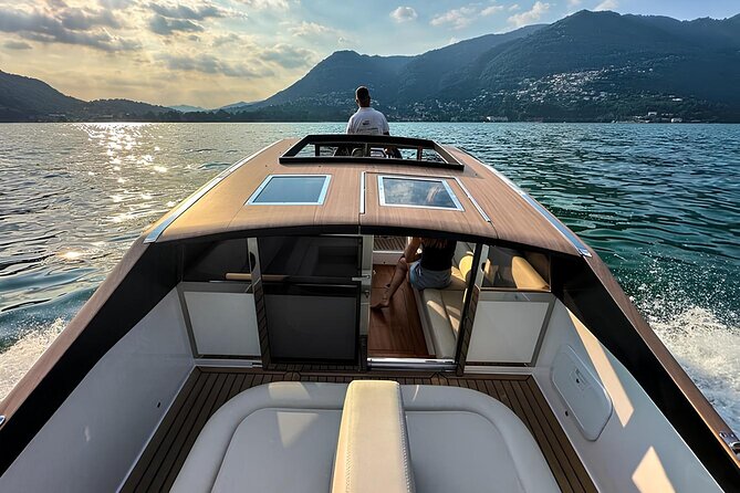 7-11 Guests Luxury Limousine Boat Private Tour of Lake Como - Choosing between one, two, three, four, and five hours