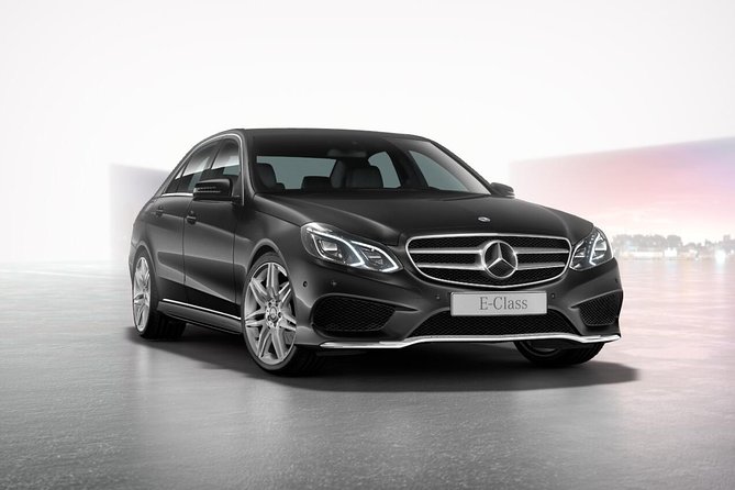 Airport Limousine Transfer: Arlanda Airport to Stockholm City 1-7 Passengers - What the 40-minute ride is like