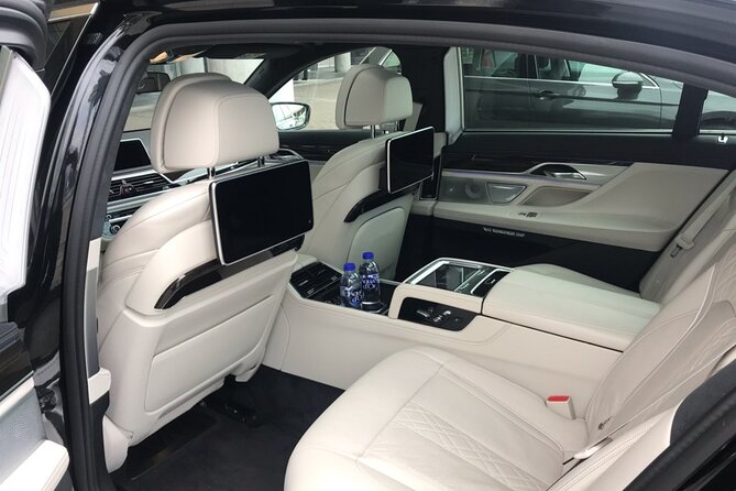 Airport Limousine Transfer: Arlanda Airport to Stockholm City 1-7 Passengers - What the chauffeur service gets right