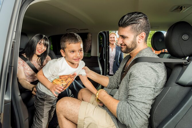 Airport Limousine Transfer: Arlanda Airport to Stockholm City 1-7 Passengers - Meet and greet service, with one important caveat