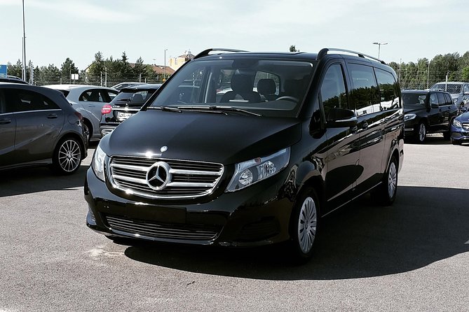 Airport Limousine Transfer: Stockholm City to Arlanda Airport 1-7 Passengers - Why a private Stockholm airport ride can be worth it