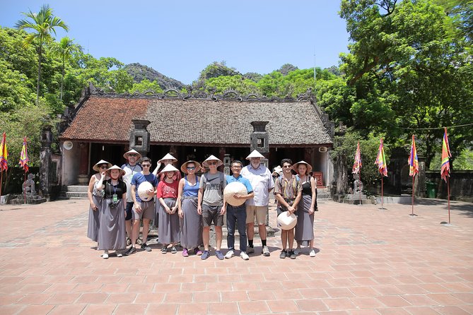 Amazing Luxury Hoa Lu Tam Coc 1 Day - Small Group Tour With Limousine bus - Tam Coc by sampan through three caves