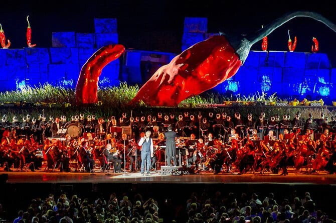 Andrea Bocelli concert LAJATICO Limousine Service from Florence - What happens while Bocelli performs