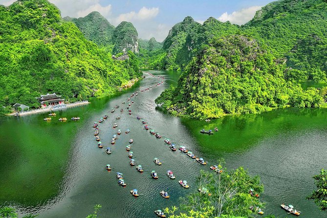 Best Service - Hoa Lu -Trang An - Mua Cave Limousine - All Inclusive - Trang An by sampan through the grottoes