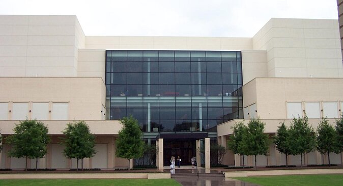 Dallas Best of Shopping Malls in the Luxury Private Limousine - NorthPark Center’s Upscale Store Mix