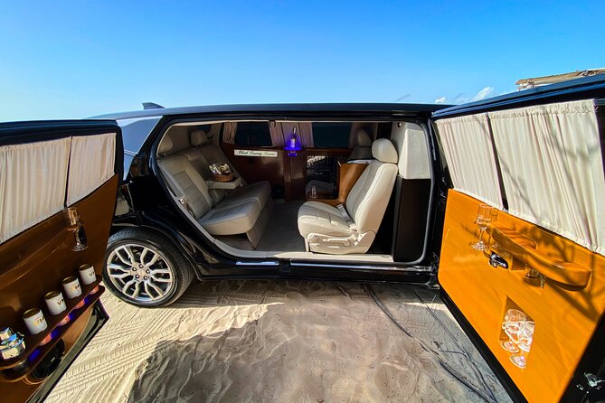 Deluxe GMC Limousine from Cancun Airport to Puerto Morelos - A smooth start after the Cancun customs hall
