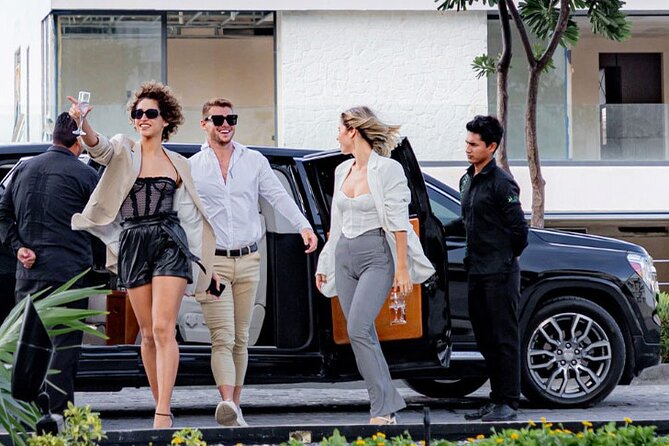 Deluxe Limousine GMC from Cancun Airport - Key points to know before you book
