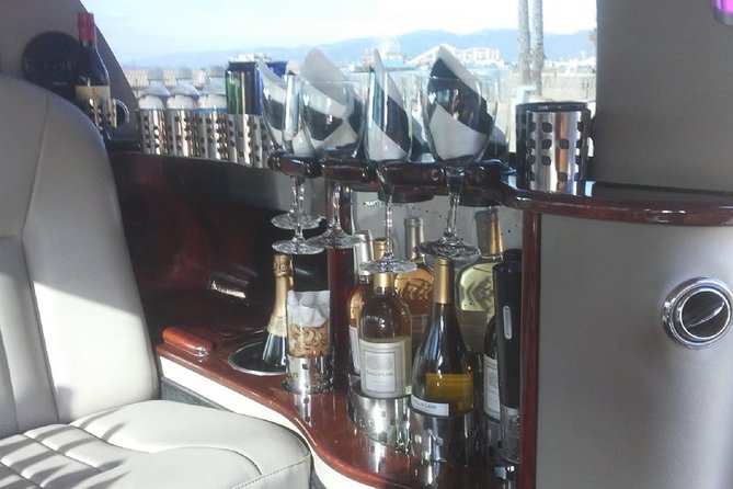 Deluxe Los Angeles 5-Hour Limo Tour with Drinks Included - Malibu and the challenge of covering all of LA