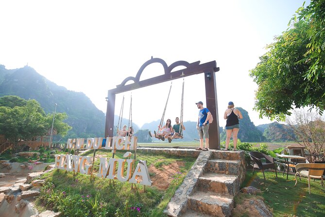 Deluxe & Small Group Hoa Lu Tam Coc Mua Cave Full Day Tour - Limousine Transfer - Lunch before the river