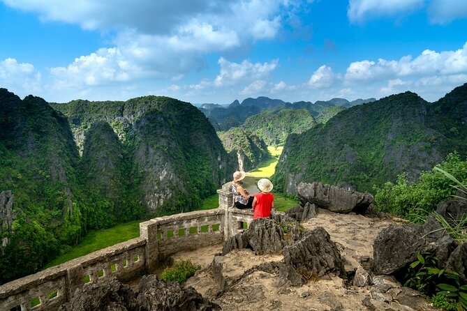 Deluxe & Small Group Hoa Lu Tam Coc Mua Cave Full Day Tour - Limousine Transfer - Climbing Mua Cave for the big view