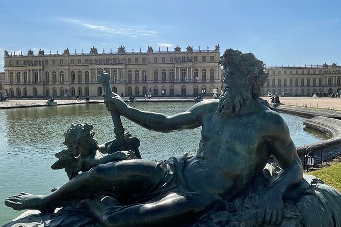 Excursion CHATEAU DE VERSAILLES and GIVERNY in Limousine from Paris - Key points at a glance