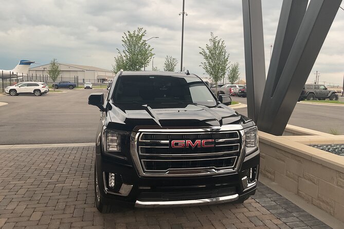 First class limo in Nashville, Tennessee luxury car - Choosing Between a Limousine, SUV, Sedan, or Party Bus