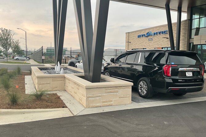 First class limo in Nashville, Tennessee luxury car - Comfort, Privacy, and Group Size