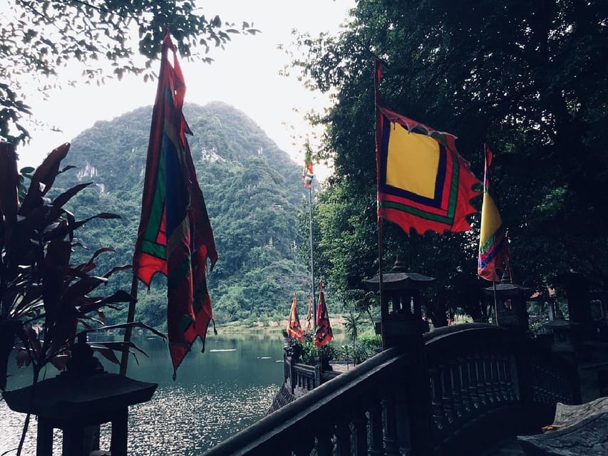 Friendly Travel: Hoa Lư/ Trang An/ Mua Cave - Limousine Car - Lunch with local Ninh Binh flavors