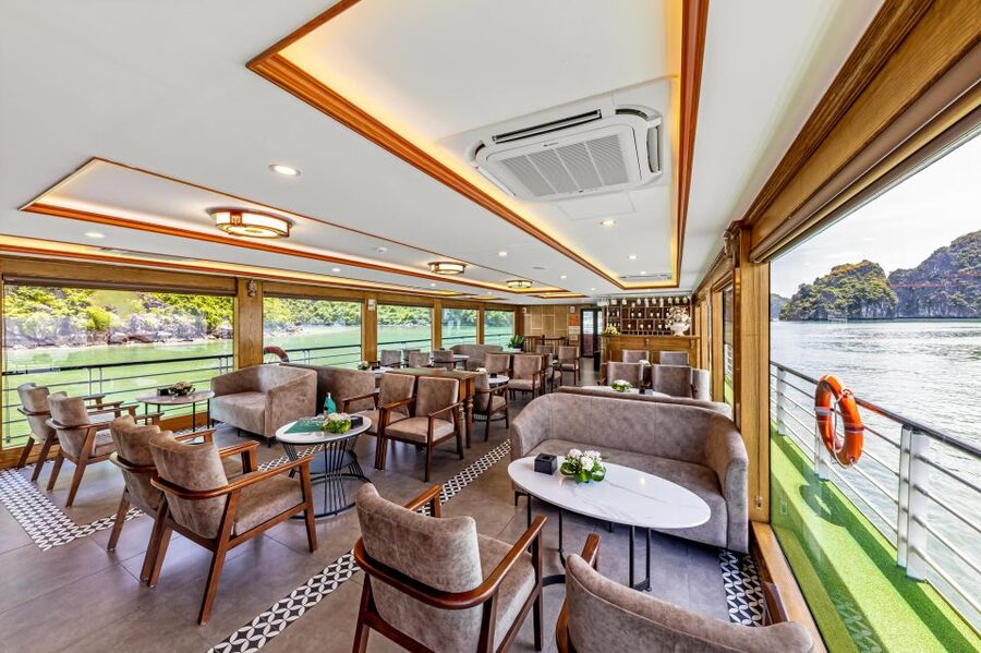 From Hanoi: 1-Day Halong 5-Star Cruise w/Jacuzzi & Limousine - The limousine ride from Hanoi to Tuan Chau Port