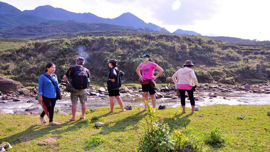 From Hanoi: 2-Day Overnight Sapa Tour by Limousine - Guides, food, and hotel standards