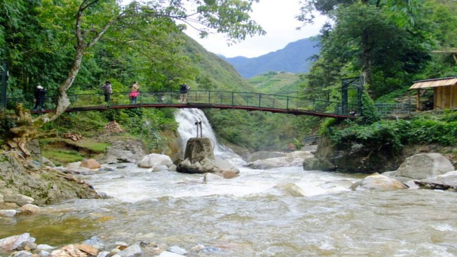 From Hanoi: 2-Day Overnight Sapa Tour by Limousine - Weather, clothing, and the right level of fitness