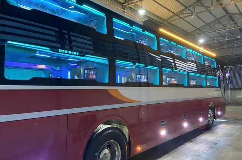 From Hanoi: 2-Day Sapa Limo Bus Tour & Fansipan Peak Visit - Guides, organization, and the human side