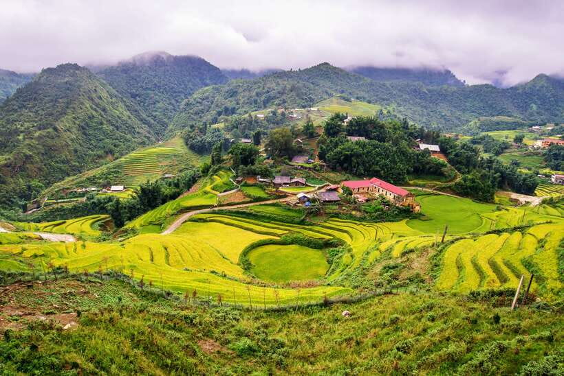 From Hanoi: 2-Day Sapa Trek Tour - Luxury Limousine Transfer - Choosing your overnight stay in Sapa