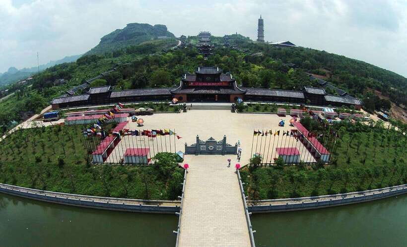 From Hanoi : Ninh Binh Day Trip by Limousine with Lunch - Bai Dinh focuses on size and religious art