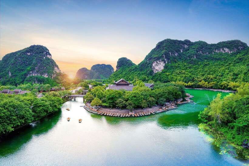 From Hanoi: Ninh Binh, Hoa Lu, Tam Coc, & Mua Cave Day-Trip - The buffet lunch in Ninh Binh