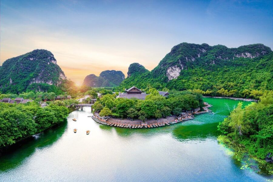 From Hanoi: Ninh Binh, Hoa Lu, Tam Coc, & Mua Cave Day-Trip - Climbing Mua Cave and Lying Dragon Mountain