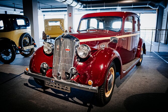 Guided tour of the Motor Museum with limousine transportation - Private service, practical access, and cancellation
