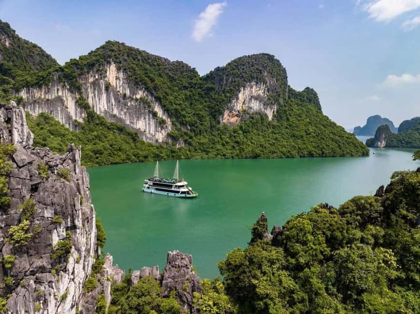 Ha Long Bay Cruise w/ Jacuzzi, Kayak & Limo from Hanoi - Practical details before you reserve