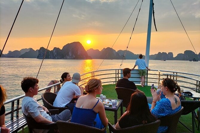 Halong Bay Day Trip 6hour: Buffet Lunch,Limousine bus,small group - Ti Top Island: beach time or a high viewpoint