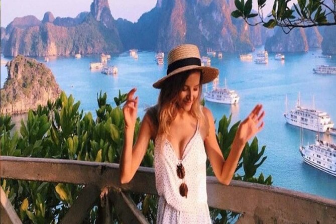 Halong Bay Day Trip 6hour: Buffet Lunch,Limousine bus,small group - A guide-led day with a large shared boat