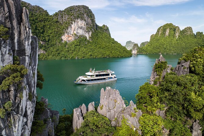 Halong bay Luxur Cruise Day trip: Buffet lunch & Limousine bus - Why this day cruise works for a first visit