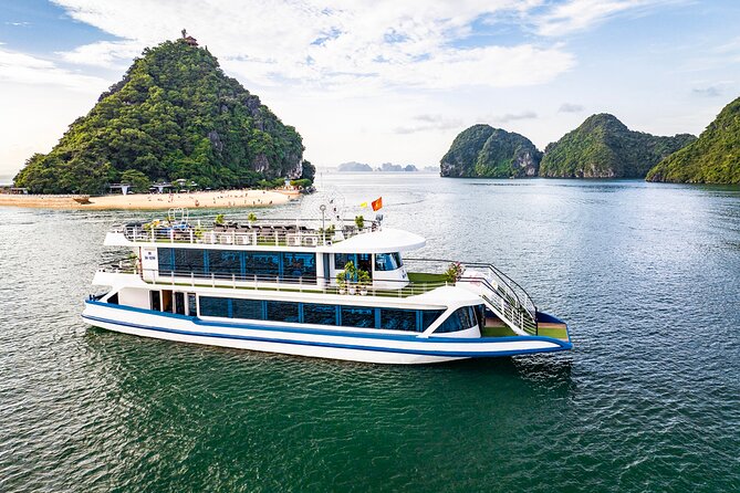 Halong Bay Luxury cruise Day trip: Buffet Lunch, Limousine bus - Buffet lunch with views from the water