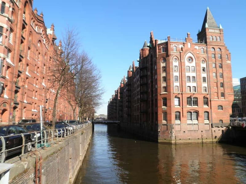 Hamburg: Exclusive Tour by Limousine with Chauffeur - Key points at a glance