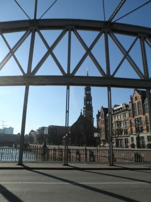 Hamburg: Exclusive Tour by Limousine with Chauffeur - HafenCity and Speicherstadt