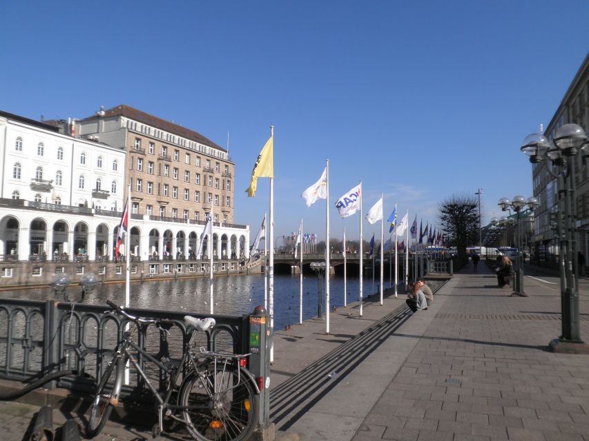 Hamburg: Exclusive Tour by Limousine with Chauffeur - Köhlbrand Bridge and the container port