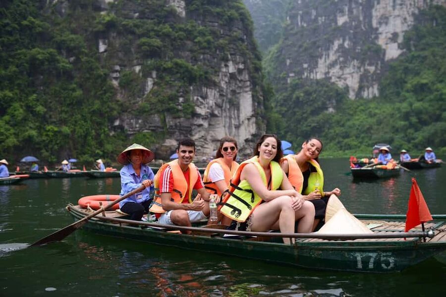 Hanoi: Full-Day Bai Dinh - Trang An & Mua Cave by Limousine - Who should book this experience?