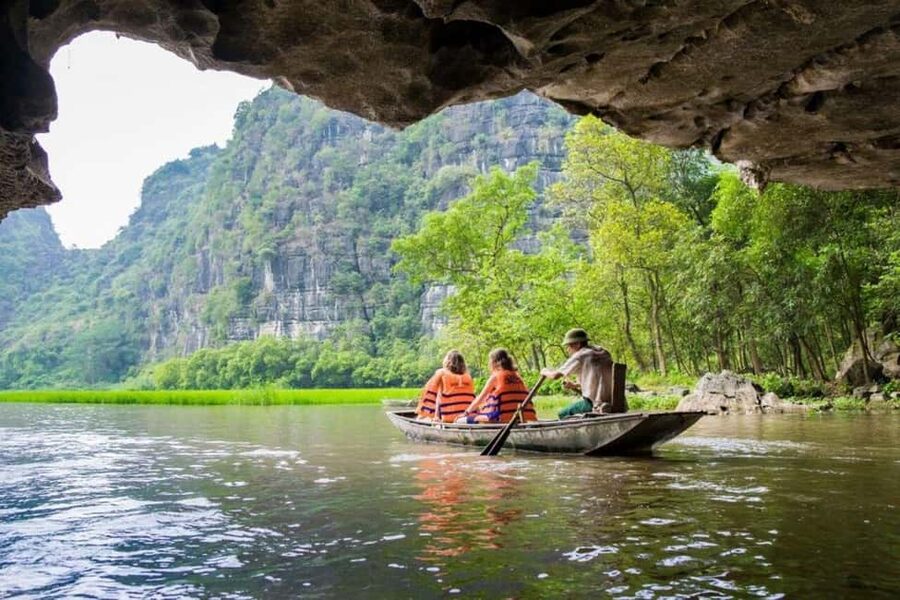 Hanoi: Full-Day Bai Dinh - Trang An & Mua Cave by Limousine - Cycling and time around the Trang An area