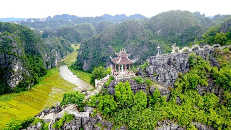 Hanoi: Full-Day Bai Dinh - Trang An & Mua Cave by Limousine - The limousine ride from Hanoi to Ninh Binh