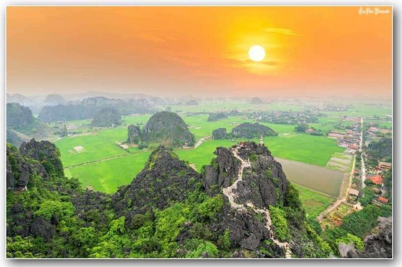 Hanoi: Full-Day Hoa Lu - Trang An & Mua Cave by Limousine - The two-hour rowing trip through Trang An