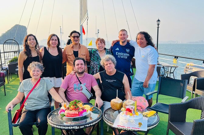 Hanoi : Halong Bay 7-Hour Luxury Cruise with Limousine Transfer - Ti Top Island for a quick swim and viewpoint