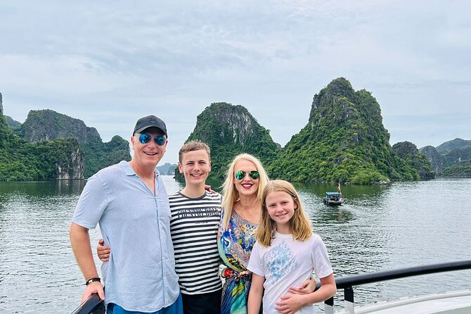 Hanoi : Halong Bay 7-Hour Luxury Cruise with Limousine Transfer - Lunch, the sunset party, and the cooking-class question