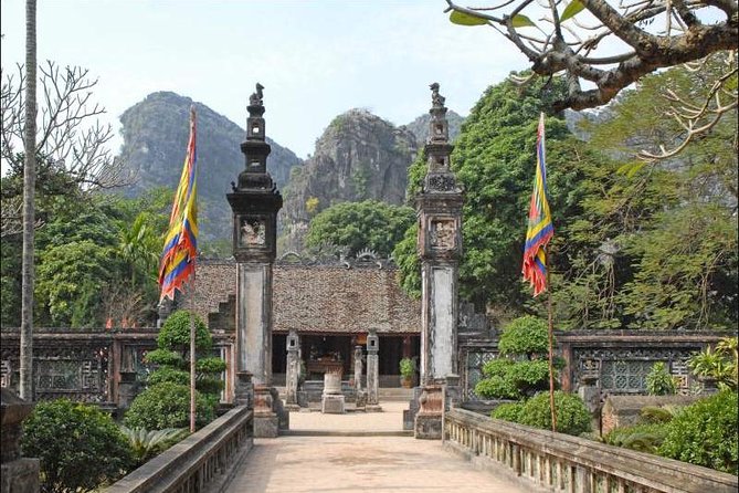 Hanoi - Hoa Lu - Trang An - Mua Cave - 1 Day Tour - Luxury Limousine From Hanoi - What the $58 price means