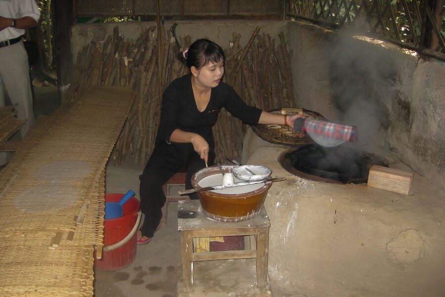 Ho Chi Minh City: Cu Chi Tunnels Ben Duoc VIP Limousine Tour - A Vietnamese Lunch After the Tunnels