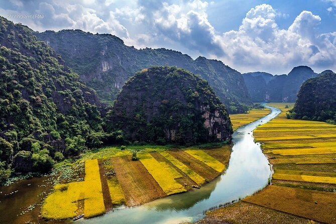 Hoa Lu – Tam Coc Full-Day Tour from Hanoi with Limousine Transfer - Leaving Hanoi in a limousine