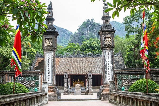 Hoa Lu - Tam Coc Luxury Small group 1D: Limousine bus, biking, boat trip, Lunch - Why this Ninh Binh day trip works from Hanoi
