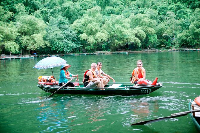 Hoa Lu - Tam Coc Luxury Small group 1D: Limousine bus, biking, boat trip, Lunch - Lunch and a slower middle of the day